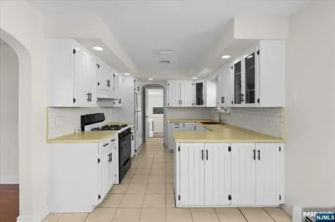 29 Graham Terrace Saddle Brook NJ 07663