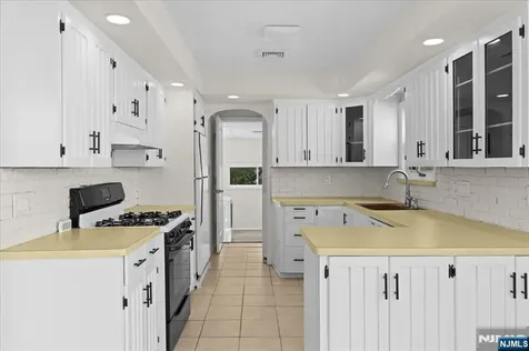 29 Graham Terrace Saddle Brook NJ 07663