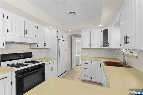 29 Graham Terrace Saddle Brook NJ 07663
