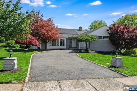 32 Brantwood Place Clifton NJ 07013