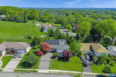 32 Brantwood Place Clifton NJ 07013