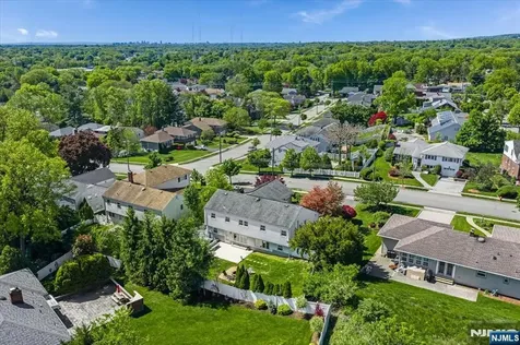 32 Brantwood Place Clifton NJ 07013