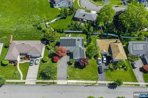 32 Brantwood Place Clifton NJ 07013