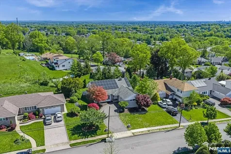 32 Brantwood Place Clifton NJ 07013