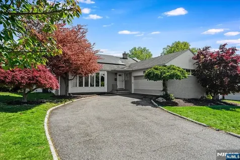 32 Brantwood Place Clifton NJ 07013