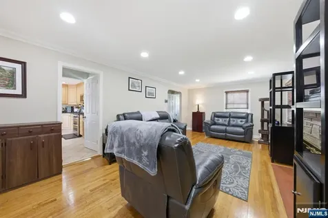 46 Oakley Terrace Nutley NJ 07110