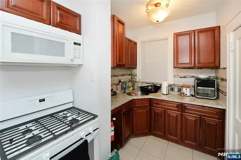 6 May Street Wallington NJ 07057