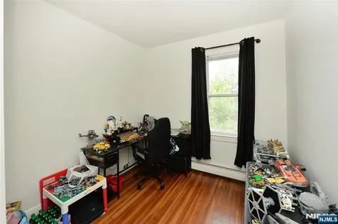 6 May Street Wallington NJ 07057