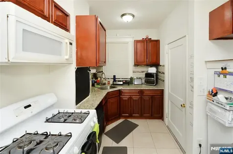 6 May Street Wallington NJ 07057