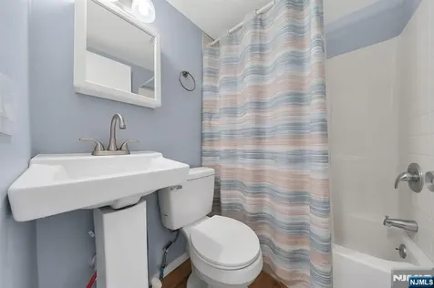 79 Delmar Place Irvington NJ 07111