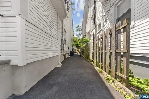 79 Delmar Place Irvington NJ 07111