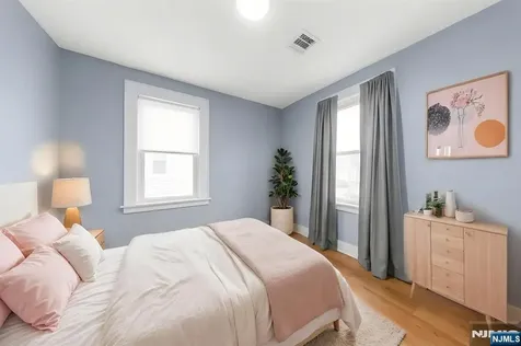 79 Delmar Place Irvington NJ 07111