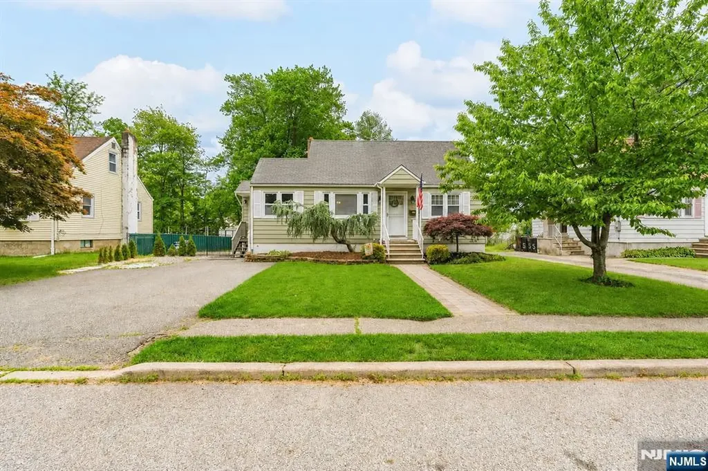 3 Roy Avenue Bloomingdale NJ 07403