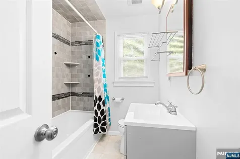 3 Roy Avenue Bloomingdale NJ 07403