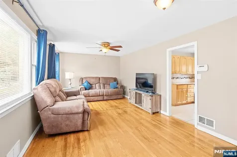 3 Roy Avenue Bloomingdale NJ 07403