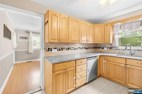 3 Roy Avenue Bloomingdale NJ 07403