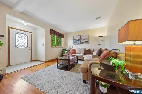 562 Valley Road Clifton NJ 07013