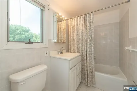 56 Lunn Avenue Bergenfield NJ 07621