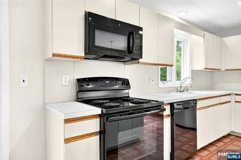 23 Peach Hill Court Ramsey NJ 07446