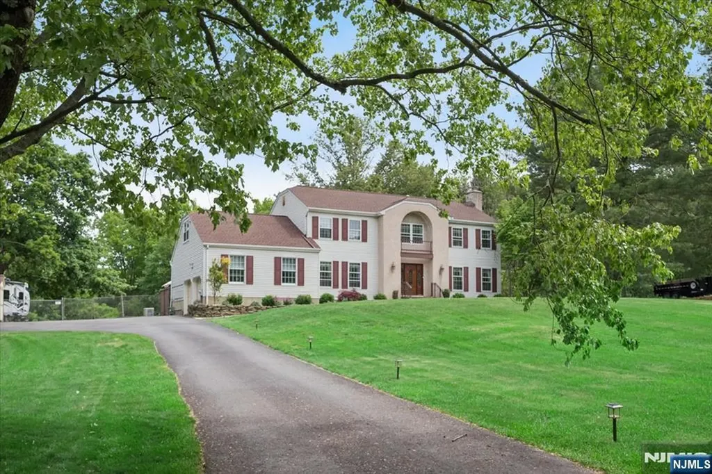 5 Glen Ridge Drive Washington Township NJ 07853