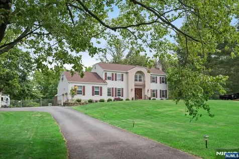 5 Glen Ridge Drive Washington Township NJ 07853