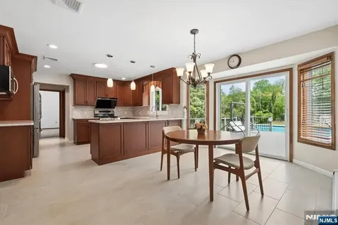 5 Glen Ridge Drive Washington Township NJ 07853
