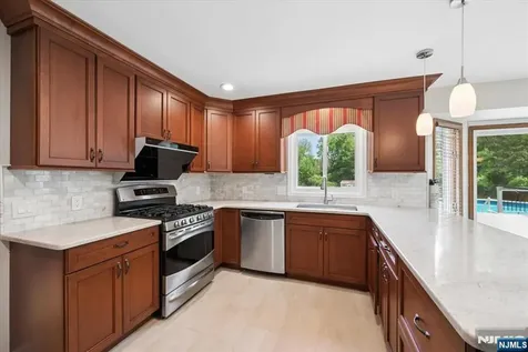 5 Glen Ridge Drive Washington Township NJ 07853