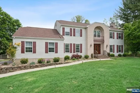 5 Glen Ridge Drive Washington Township NJ 07853