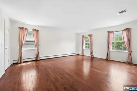 5 Glen Ridge Drive Washington Township NJ 07853