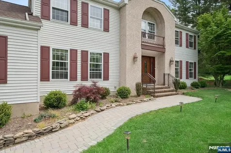 5 Glen Ridge Drive Washington Township NJ 07853
