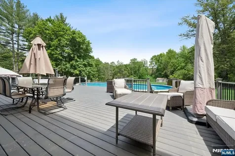 5 Glen Ridge Drive Washington Township NJ 07853