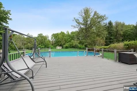 5 Glen Ridge Drive Washington Township NJ 07853