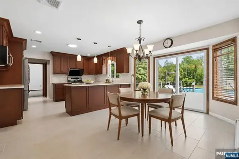 5 Glen Ridge Drive Washington Township NJ 07853