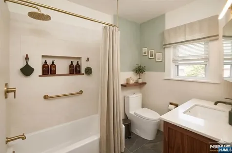 144 Degraw Avenue Teaneck NJ 07666