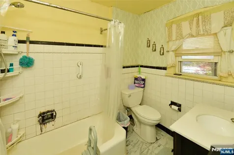 144 Degraw Avenue Teaneck NJ 07666
