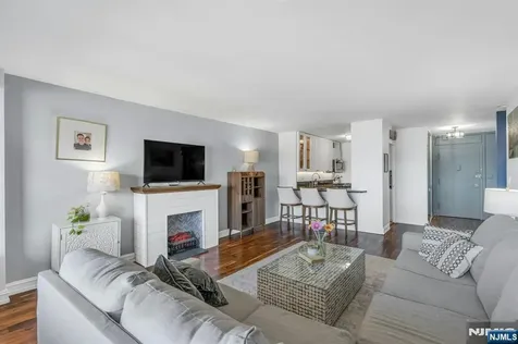 1203 River Road Edgewater NJ 07020