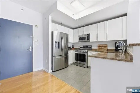 15 Freedom Way Jersey City NJ 07305