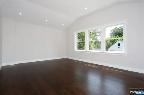 14 Byrne Place Bergenfield NJ 07621