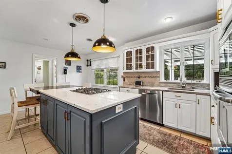 105 Deerhorn Court Upper Saddle River NJ 07458