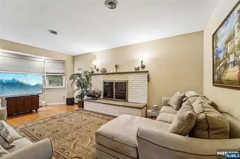 105 Deerhorn Court Upper Saddle River NJ 07458