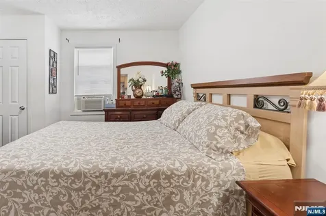 61 Union Street Lodi NJ 07644
