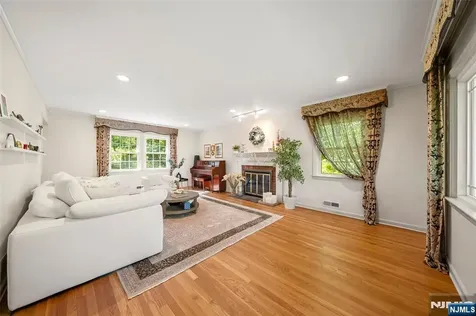 29 Upper Drive Berkeley Heights NJ 07901