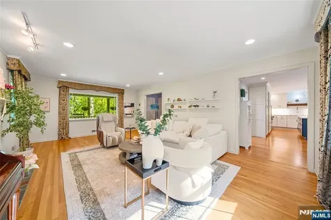 29 Upper Drive Berkeley Heights NJ 07901