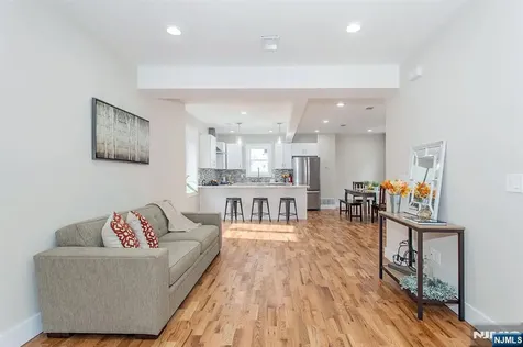 2389 3rd Street Fort Lee NJ 07024