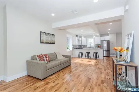 2389 3rd Street Fort Lee NJ 07024