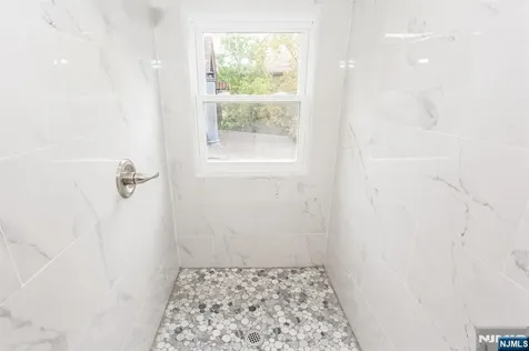 2389 3rd Street Fort Lee NJ 07024