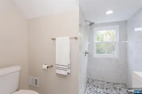 2389 3rd Street Fort Lee NJ 07024