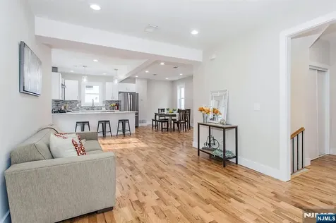 2389 3rd Street Fort Lee NJ 07024