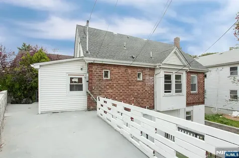 2389 3rd Street Fort Lee NJ 07024
