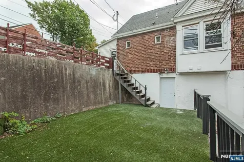 2389 3rd Street Fort Lee NJ 07024